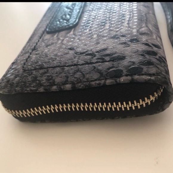 NWOT Lula wristlet faux snake print wallet zipper closure - Picture 5 of 14